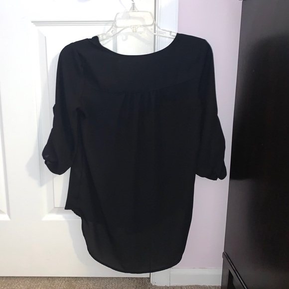 A blouse - Picture 2 of 3